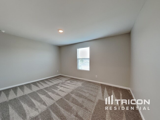 Building Photo - 176 Millbrook Dr