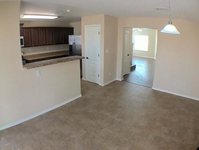 Building Photo - Mesquite Hills 3bed/2.5bath plus Loft REFRIG A/C Home!