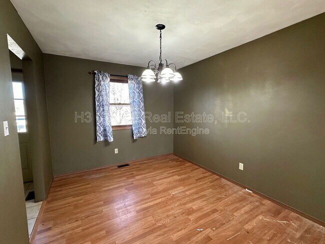 Building Photo - 520 Whip Poor Will