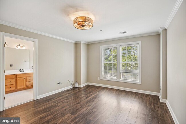 Building Photo - 8154 Skelton Cir