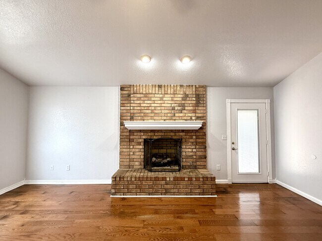 Building Photo - 427 N Rockford Pl