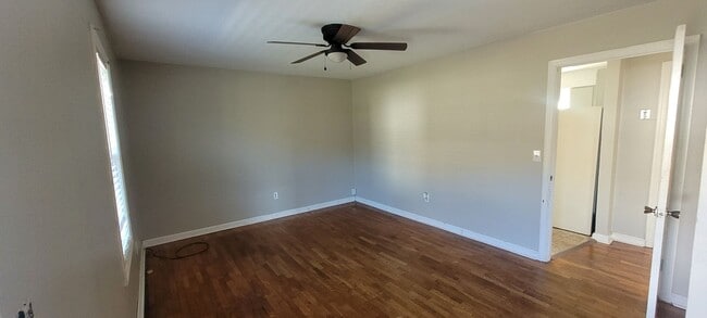 Building Photo - 3 Bedroom / 1 Bath Ranch Home  Rogersville TN