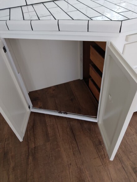 Building Photo - 3300 Portola Dr