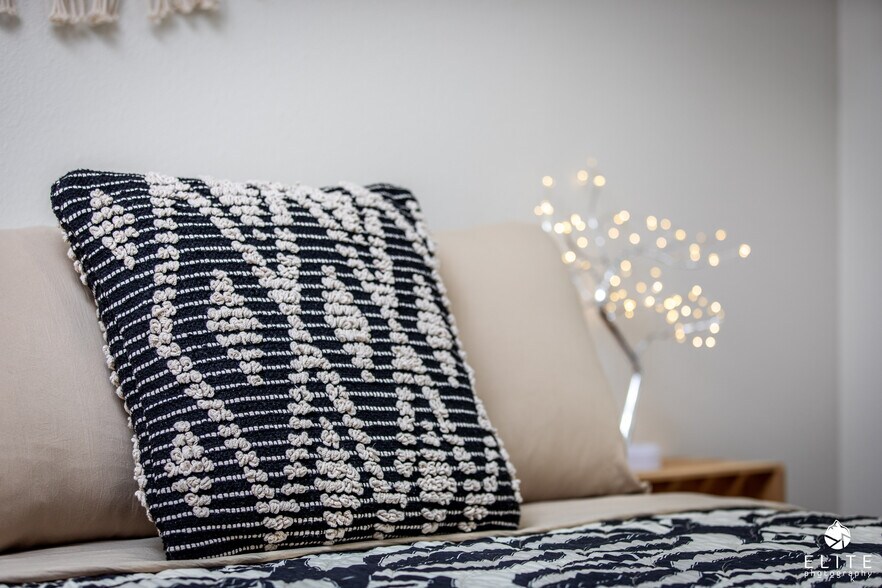 Building Photo - 920 W Wilder Ave