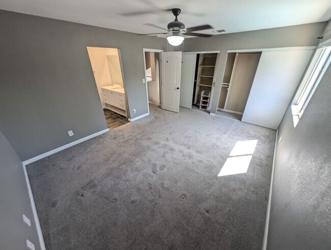 Building Photo - 9509 Lazy River Dr