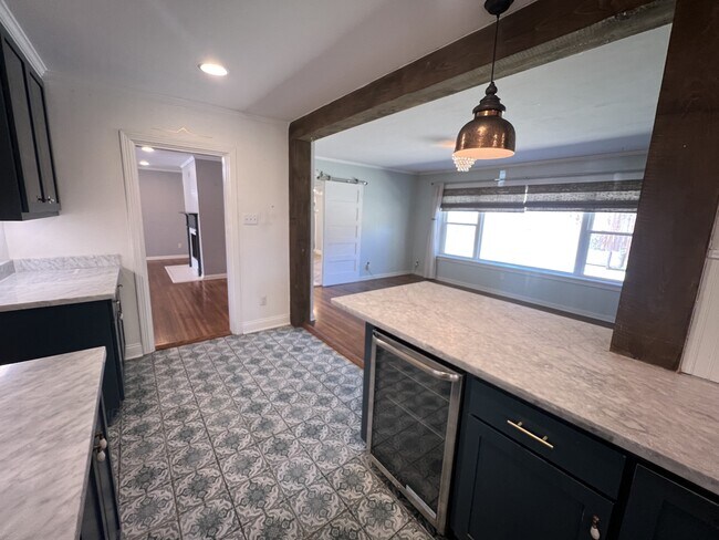 Building Photo - 129 Fernhill Ave