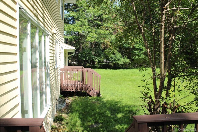 Building Photo - 8 Tanglewood Dr