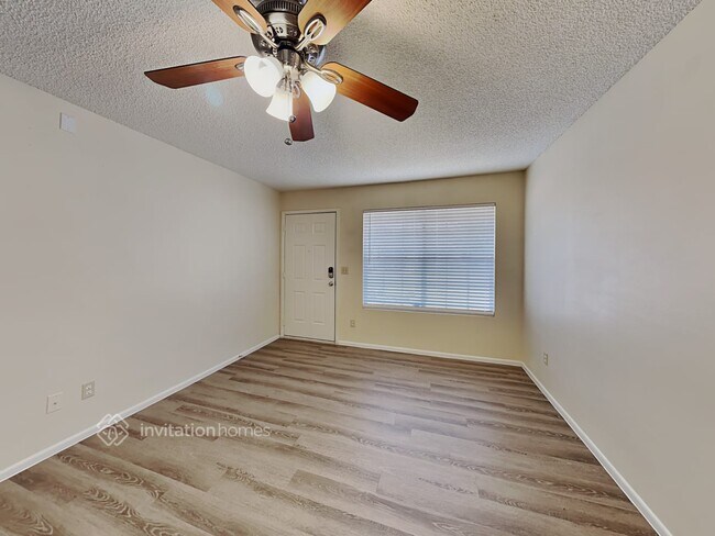 Building Photo - 4707 W Villa Maria Dr