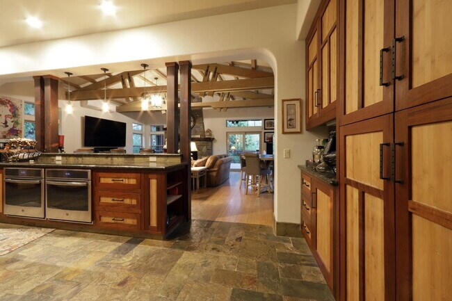 Building Photo - Don't miss this amazing opportunity to rent a higher end home nestled in the trees in the coveted...