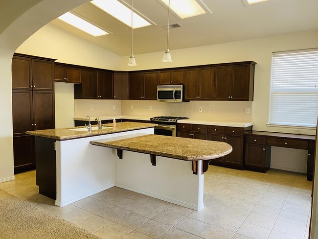 Building Photo - 5577 N Plum Ln