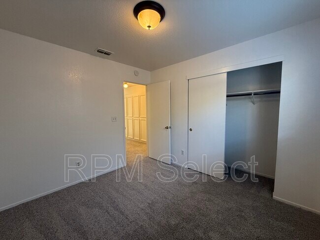 Building Photo - 2264 Americana Dr