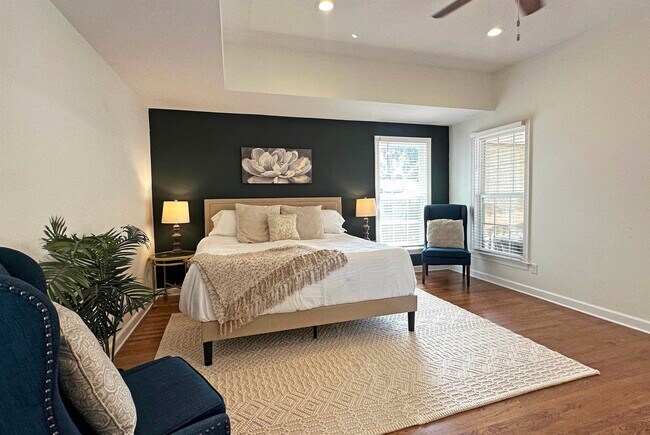 Building Photo - 3815 Montclair Dr