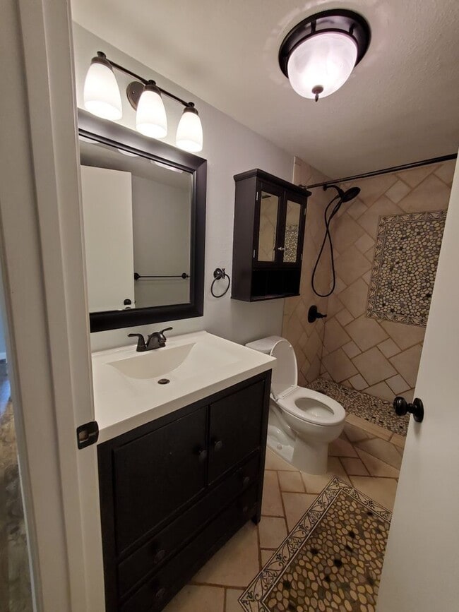 Building Photo - Desirable Ground Floor Waikele Unit!