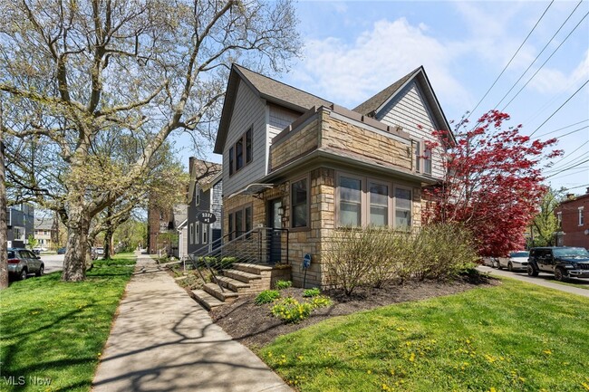 Building Photo - 2231 W 10th St