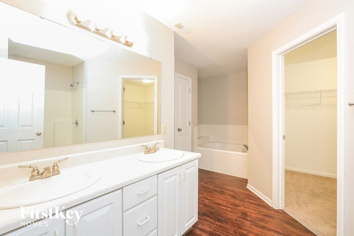 Building Photo - 11145 Clearspring Way