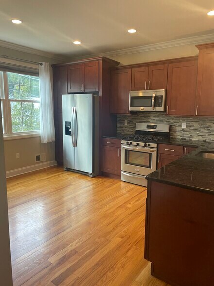 Building Photo - 234 Greenwood Ave