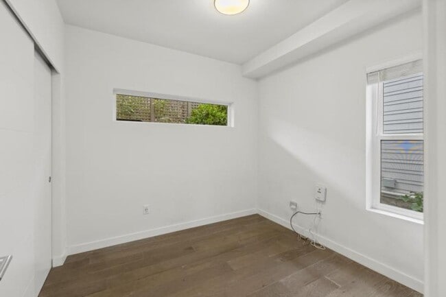 Building Photo - 3 bedroom in Seattle WA 98119