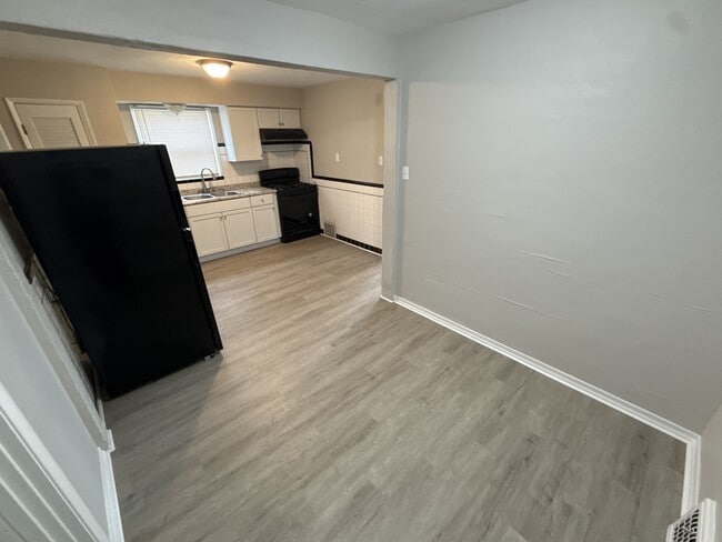 Building Photo - 7441 Calvin Ave