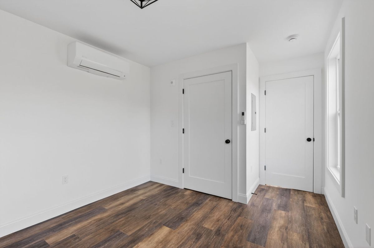 Building Photo - 371 Cabot St