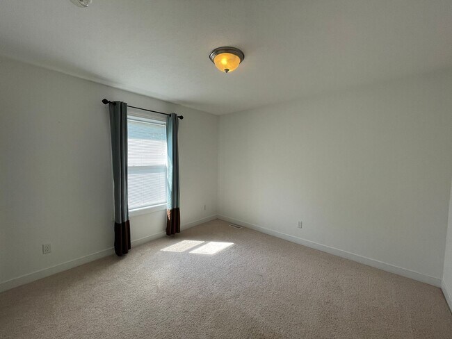 Building Photo - Four Bedroom Home in Kalamazoo