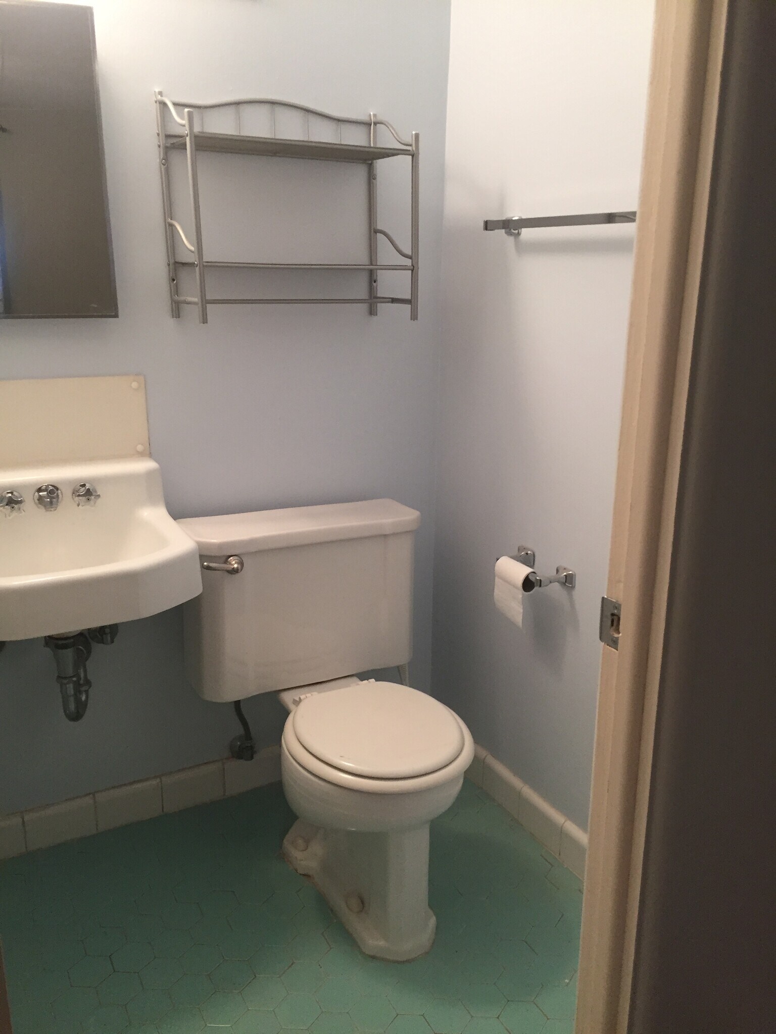 1/2 bath - 335 N Eton St