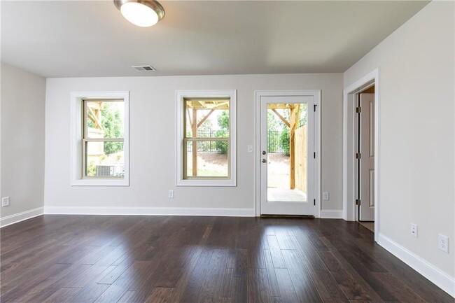 Building Photo - 7826 Laurel Crest Dr