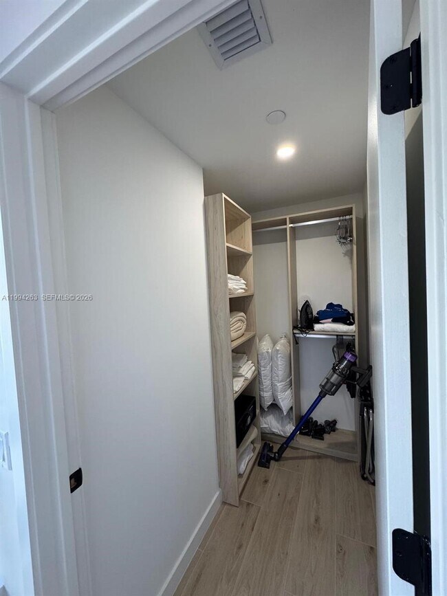 Building Photo - 225 N Miami Ave