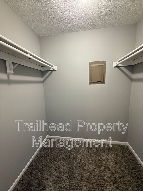 Building Photo - 608 N Jackson St
