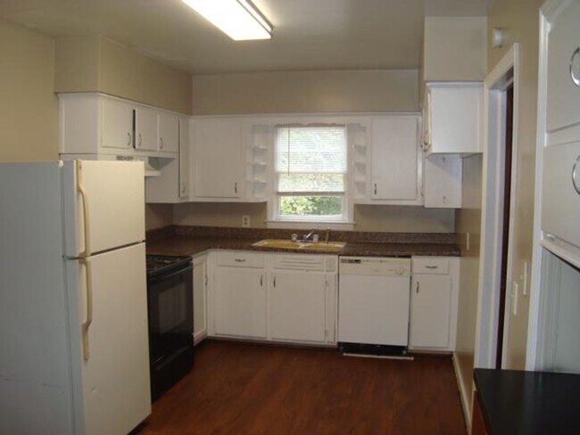 Building Photo - Rent Ready to move in!