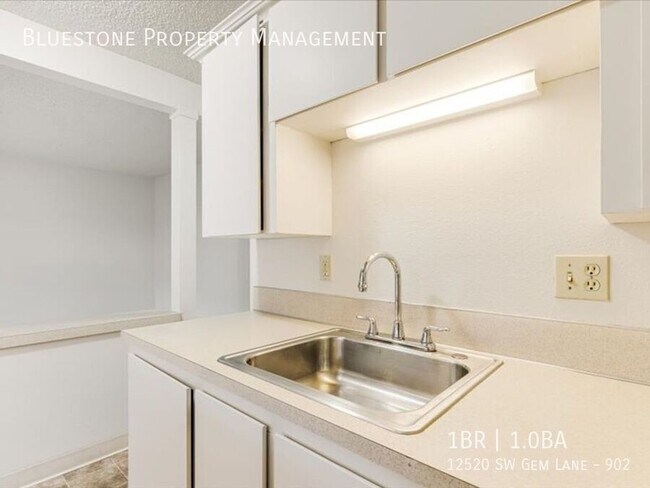 Building Photo - 12520 SW Gem Ln