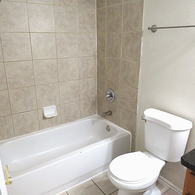 Building Photo - FREE RENT UNTIL THE END OF THE MONTH!!!