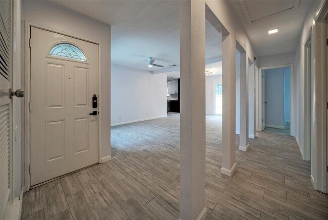 Building Photo - 5301 Gladstone Dr