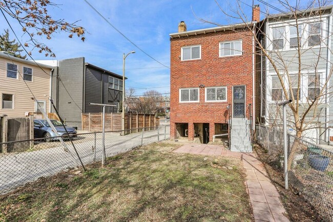 Building Photo - Petworth Perfect| Water and Parking are In...