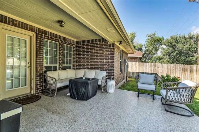 Building Photo - This fantastic 5/3 in Dove Crossing