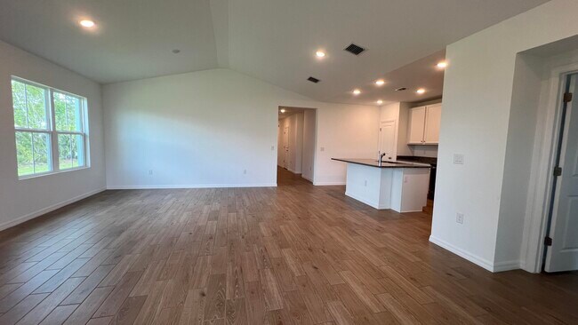 Building Photo - 1782 SW Bayshore Blvd