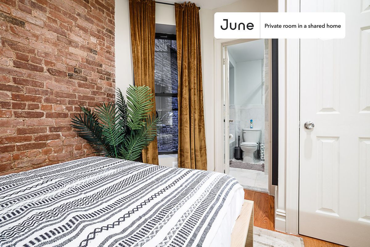 Building Photo - Room in Shared 3 bed/2 bath home