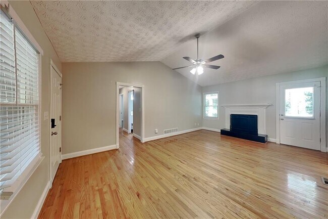 Building Photo - 804 Oak Trce
