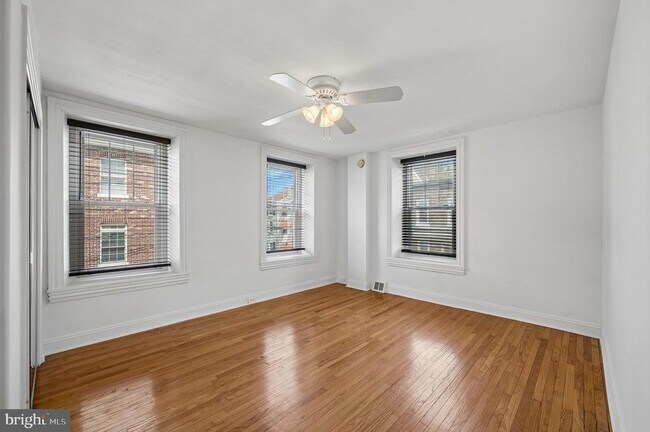 Building Photo - 447 Dupont St