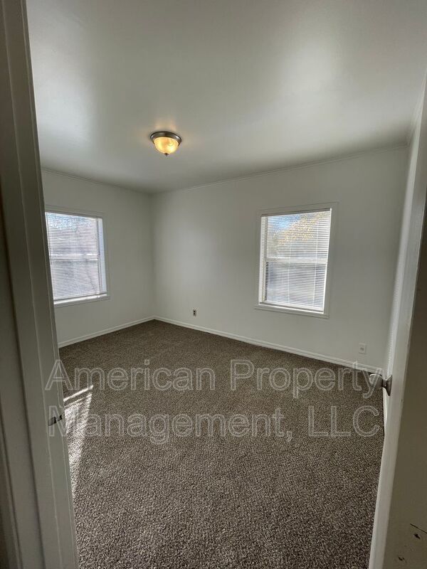 Building Photo - 2730 N Main St