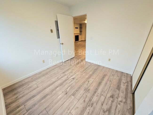 Building Photo - 603 SE 148th Ave