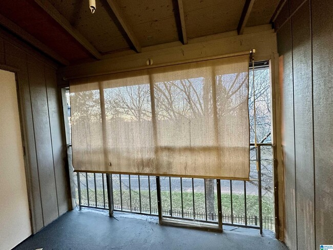 Building Photo - 415 Skyview Dr