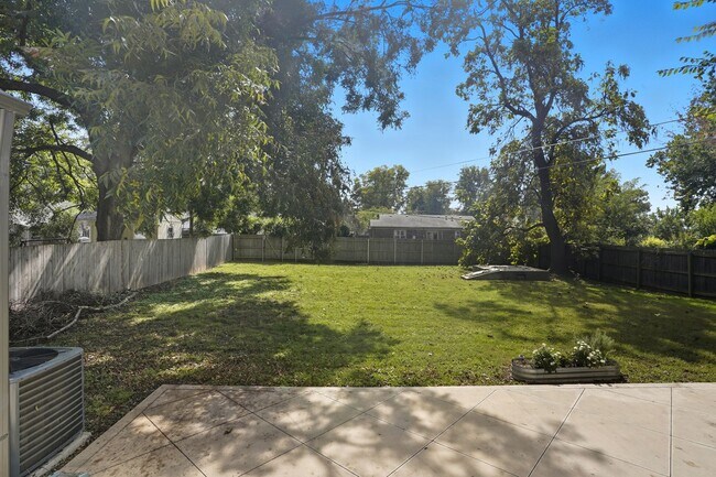 Building Photo - Charming 3-Bedroom Near Brookside & The Ga...