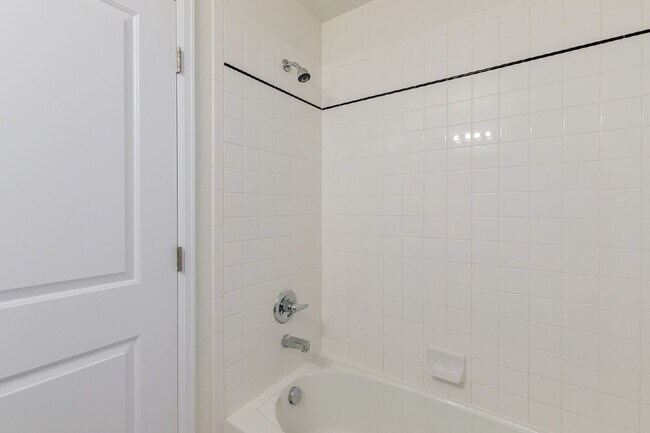 Building Photo - 418 S Reed Ct