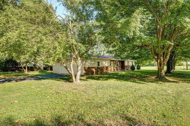 Building Photo - Charming 3 bedroom,  2 bathroom house for ...