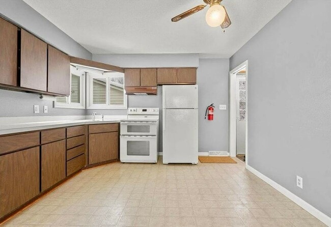 Building Photo - 1417 Starview Dr