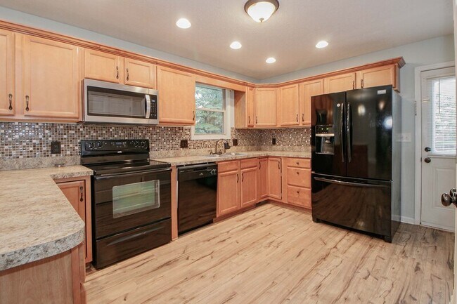 Building Photo - 403 Corinne Cir