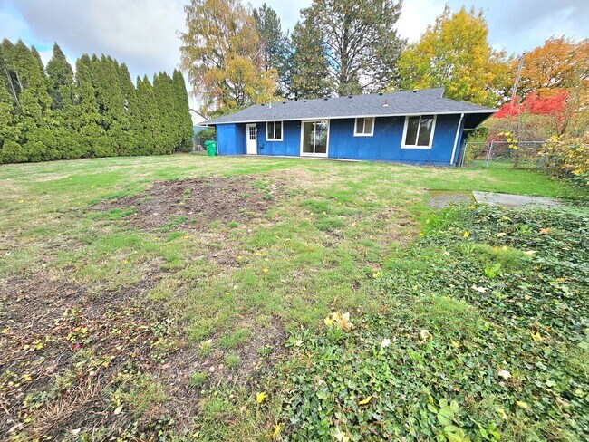 Building Photo - 7739 SE 101st Ave