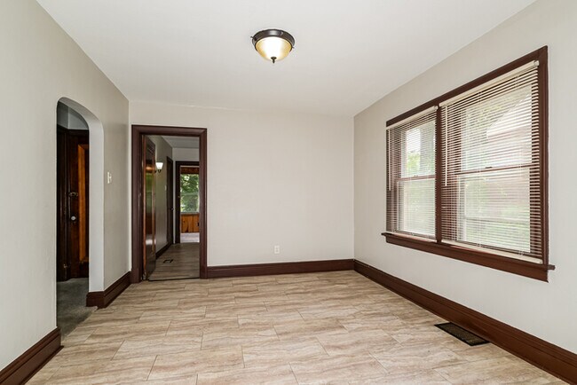 Building Photo - Fantastic 2bd/1ba home! Let yourself in!