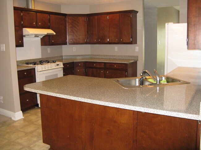 Kitchen - 2380 Polo Pl W