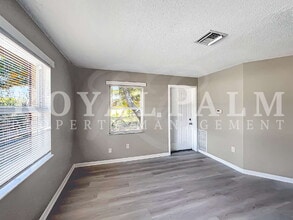 Building Photo - Fort Myers 1BR/1BA – Freshly Renovated & Water Included!